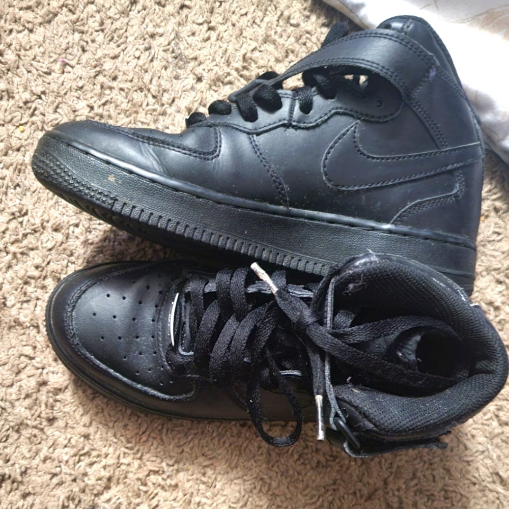 Air Force 1 Black Nike size 6Y sneakers. Soles not worn down. Black AF1 sneaker